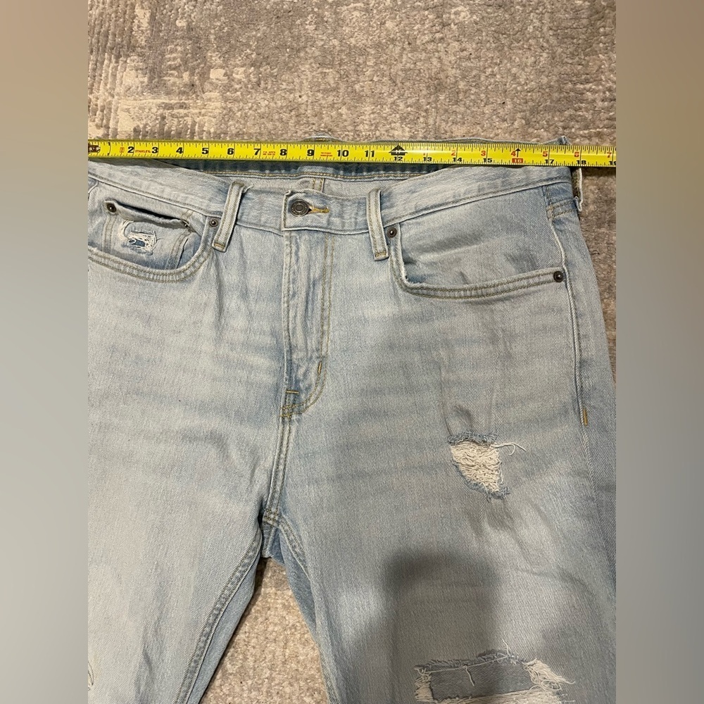 Old Navy Light Wash Distressed Denim Jeans Men’s Size 36x32 Slim - Picture 6 of 7